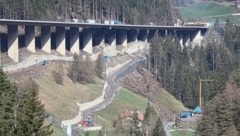 Die Angebotsfrist für den Neubau der Luegbrücke auf der A13 ist abgelaufen, offenbar gibt es einen klaren Sieger. (Bild: Birbaumer Christof)