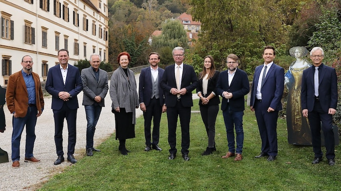 Governor Christopher Drexler (center) and SP culture spokesman Hannes Schwarz (3rd from right) ...