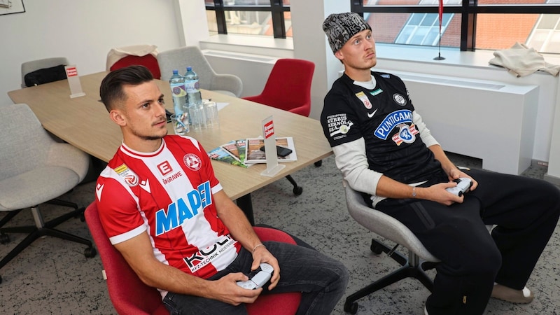 The two kickers have what it takes both on the pitch and on the console. (Bild: Jauschowetz Christian/Christian Jauschowetz)