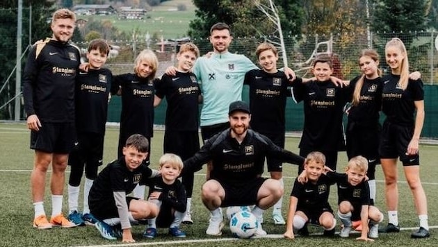 Kevin Stöger came to the soccer children's camp in Going after the international double in Linz. (Bild: skylinemedien)