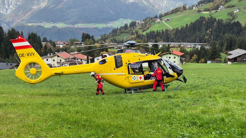 The 54-year-old was airlifted to Innsbruck Hospital. (Bild: zoom.tirol)