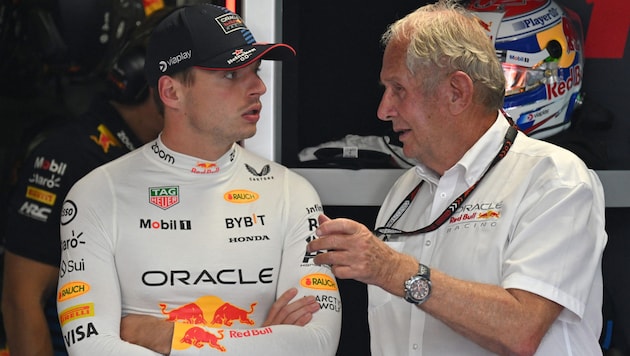 Helmut Marko (rechts) hat vollstes Vertrauen in die Fähigkeiten von Max Verstappen. (Bild: AFP/APA/Andrej ISAKOVIC)