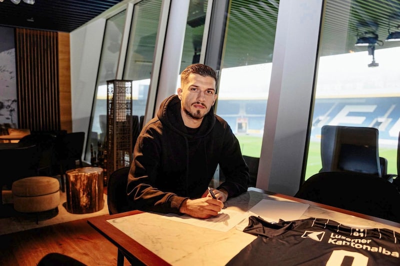 The "redemption" - Grbic left Lorient and signed permanently with Swiss leaders FCL. (Bild: FC Luzern)