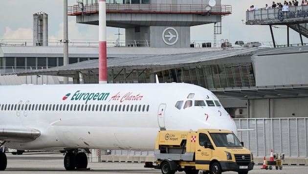 Ein Jet von European Air Charter war im Sommer 2024 am Flughafen Hörsching stationiert und sicherte viele Verbindungen in den Süden. (Bild: Wenzel Markus)