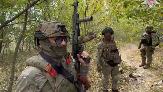 Russian soldiers are patrolling the Kursk region near the Ukrainian border - numerous North Korean allies are said to have already fled the front line. (Bild: APA/Russian Defense Ministry Press Service)