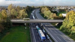 Nichts ging mehr auf der A14 am Donnerstagmaorgen.  (Bild: Maurice Shourot)