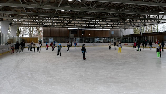 In der Eisarena beginnt die Wintersaison für Hobbysportler. (Bild: Andreas Tröster)