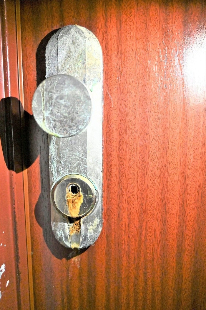 So sieht ein mit Säure aufgeätztes Schloss aus.