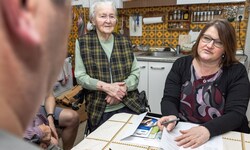 Die Community Nurses sind ausgebildete Pfleger und beraten und unterstützen Menschen, die Pflege ...