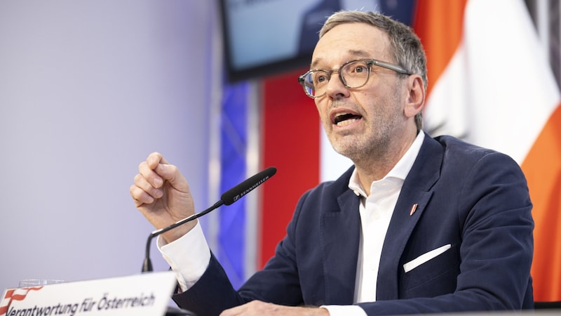 Herbert Kickl had a raid carried out on the BVT in 2018 as Interior Minister. (Bild: APA/TOBIAS STEINMAURER)