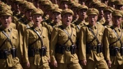 Laut Selenskyj werden derzeit rund 10.000 nordkoreanische Soldaten darauf vorbereitet, um an der Seite Russlands gegen die Ukraine zu kämpfen. (Bild: AFP/Ed Jones)