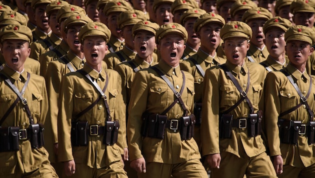 According to Selenskyj, around 10,000 North Korean soldiers are currently being prepared to fight alongside Russia against Ukraine. (Bild: AFP/Ed Jones)