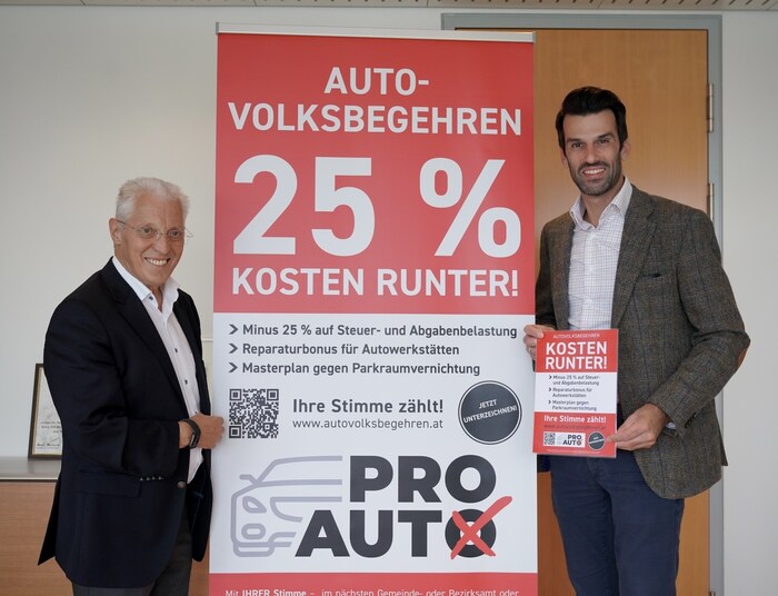 Udo Landbauer with Gerhard Lustig (left)