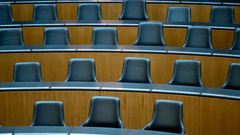 The new legislative period will not only bring a new balance of power in the National Council, but presumably also a new seating arrangement. (Bild: APA/ROLAND SCHLAGER)