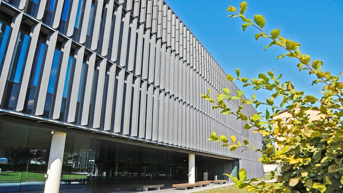 There is a gap between income and expenditure at Umit Hall. 