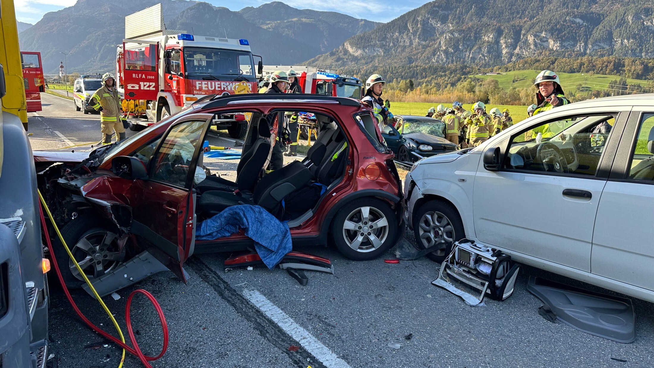 4-verletzte-in-tirol-massenkarambolage-genauer-unfallhergang-bekannt