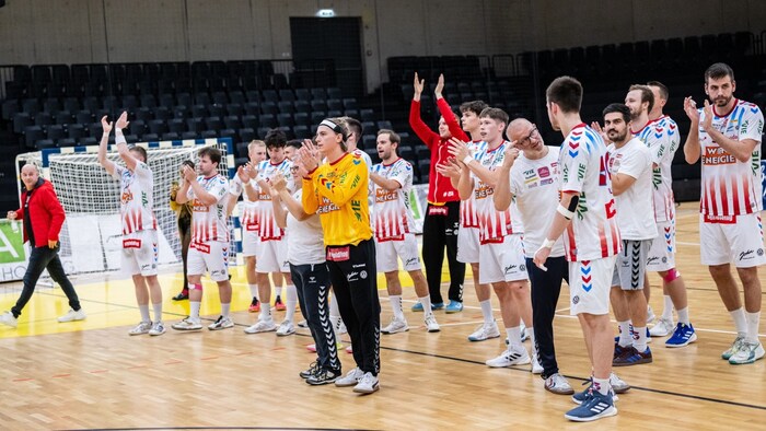The Fivers want to cheer again, they have already beaten Amber from Lithuania.