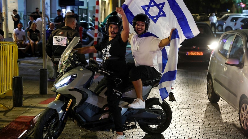 Auf Israels Straßen feierte man diesen Erfolg der Armee. (Bild: APA/AFP/Jack GUEZ)