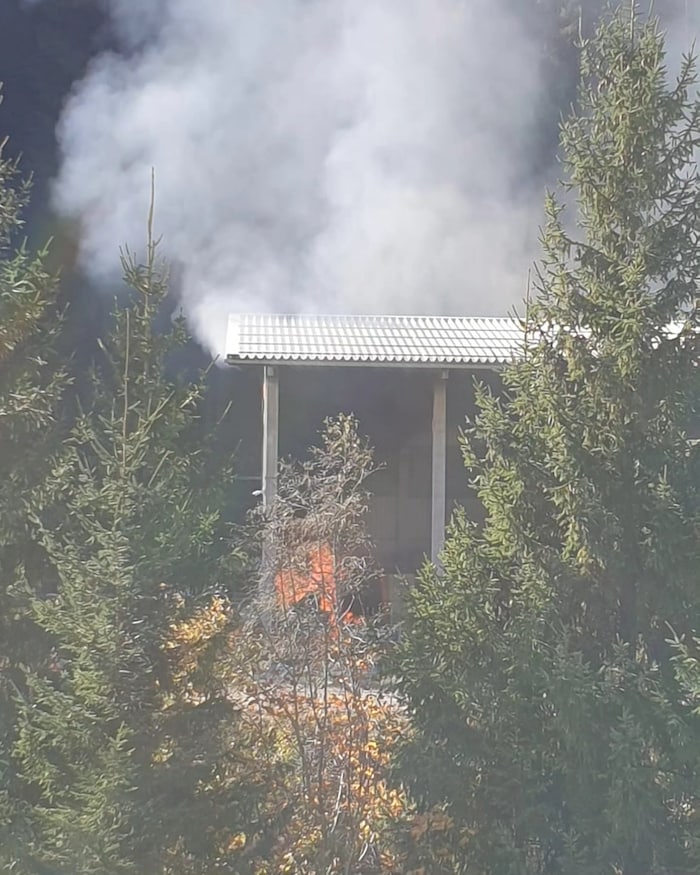 Der Sperrmüll stand plötzlich in Flammen.