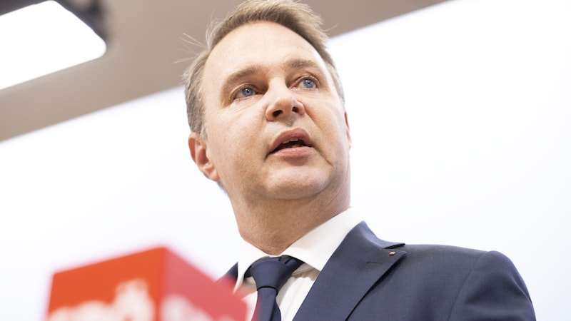 Andeas Babler (SPÖ) hat nicht nur Herbert Kickl, sondern auch der kompletten FPÖ eine Absage erteilt. (Bild: APA/TOBIAS STEINMAURER)