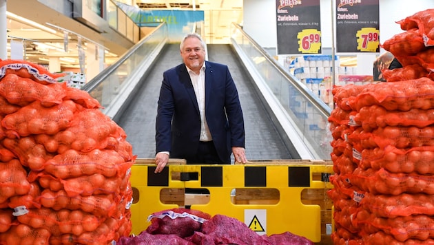 Seit Sommer laufen die Arbeiten im ältesten Geschäft von Maximarkt, hier Geschäftsführer Thomas Schrenk. (Bild: Wenzel Markus)