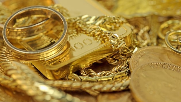 Die Zinsen fallen, glänzend hingegen sind die rekordhohen Goldpreise. Und das dürfte auch so bleiben. (Bild: stock.adobe.com/M. Schuppich - stock.adobe.com)