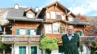 Hannes Androsch vor seinem Landhaus in Altaussee (Bild: Jauschowetz Christian/Christian Jauschowetz)