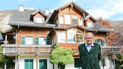 Hannes Androsch vor seinem Landhaus in Altaussee (Bild: Jauschowetz Christian/Christian Jauschowetz)