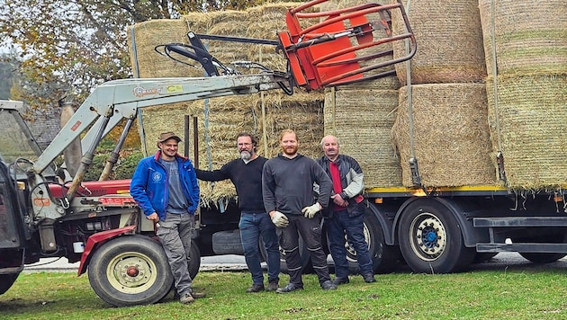 Ein engagiertes Team brachte die gespendeten Heuballen Donnerstag nach Rust am Tullnerfeld. (Bild: Sobe Hermann)