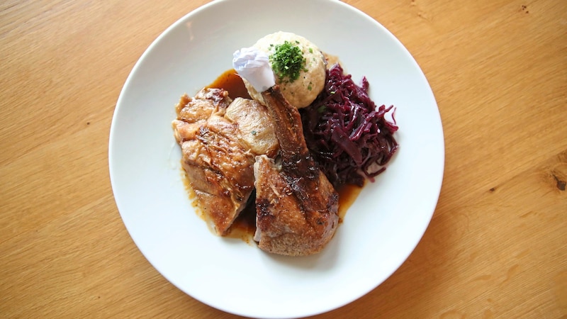 Goose with red cabbage and dumplings: for many a treat in fall. (Bild: Tröster Andreas)