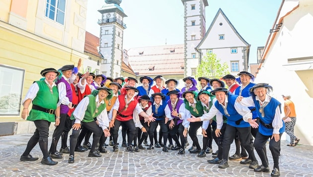 Mit Kleinkunst, Musik und gemütlicher Atmosphäre verzauberten die Stadtrichter beim 28. Altstadtzauber die Besucher und sammelten, um in Kärnten zu helfen. (Bild: Evelyn Hronek/EVELYN HRONEK)