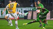 Austria Lustenau (in Grün) erkämpfte sich gegen Ried beim 1:1 einen Punkt.