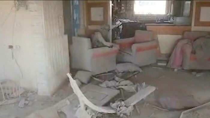 Screenshot from the drone video showing the already injured Hamas leader in a devastated apartment in southern Gaza on Wednesday. At the time, however, the Israelis did not know who they were dealing with.