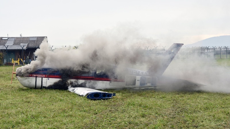 Nach einer Kollision gab es einen Brandalarm. (Bild: Flughafen Salzburg)