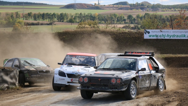 Sogar Klassiker wie Lancia Delta sind beim Autocross in Hollabrunn im Einsatz. (Bild: Gerhard Radl)