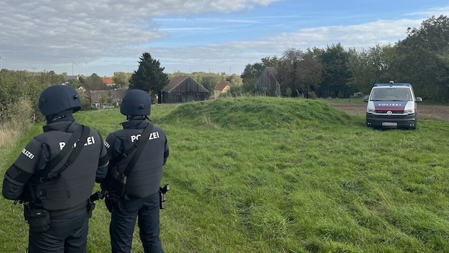 The investigation continued on Sunday. The body of the murder suspect Oleg M. is said to still be in the cellar tunnel. (Bild: Josef Poyer, Krone KREATIV)