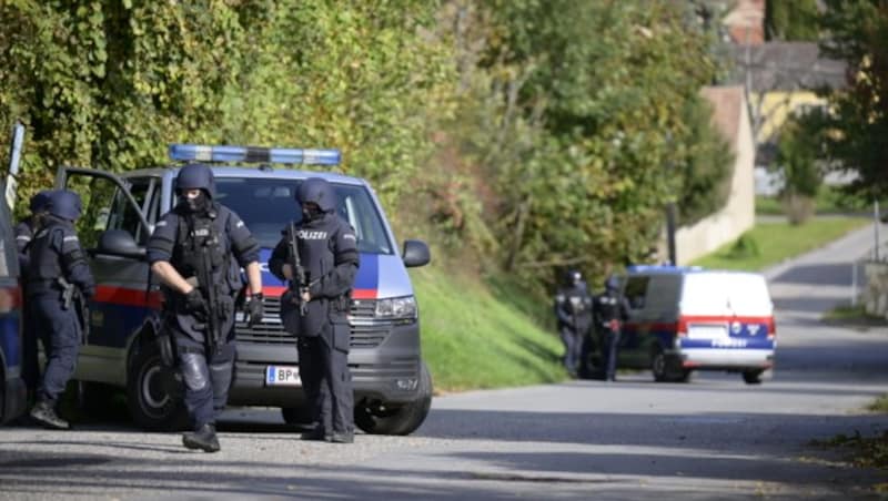 Beunruhigende Bilder von dem Einsatz in Zistersdorf ... (Bild: Antal Imre/Imre Antal)