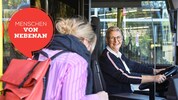 Strahlend hinter dem Steuer: Für Buslenkerin Catherine Lehninger ist Freundlichkeit keine ...