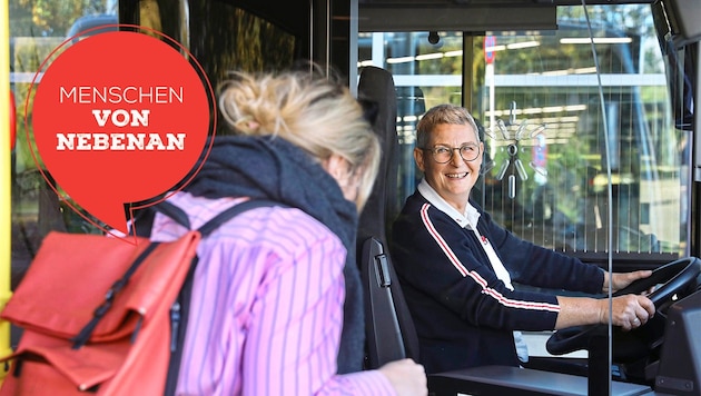 Beaming behind the wheel: for bus driver Catherine Lehninger, friendliness is not a duty, but a way of life. (Bild: Krone KREATIV/Martin Jöchl)