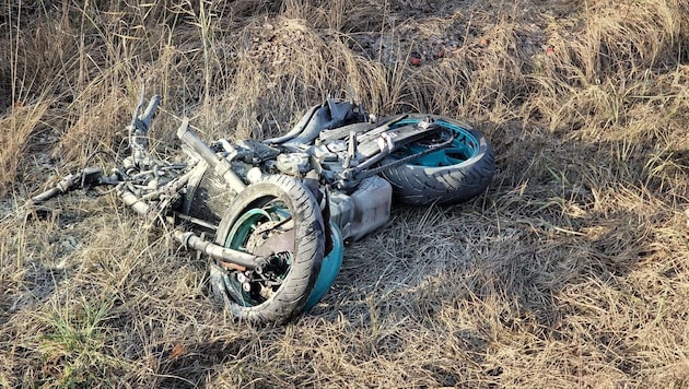 Der Biker war noch vor Ort seinen Verletzungen erlegen.  (Bild: DOKU-NÖ)