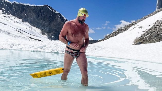 Josef Köberl in the Köberlsee on the Hintertuxer Glescher. (Bild: Mag. Barbara Anderl)