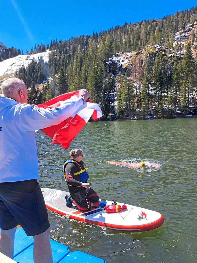 The Austrian record in 4.33 degree cold water. (Bild: Mag. Barbara Anderl)