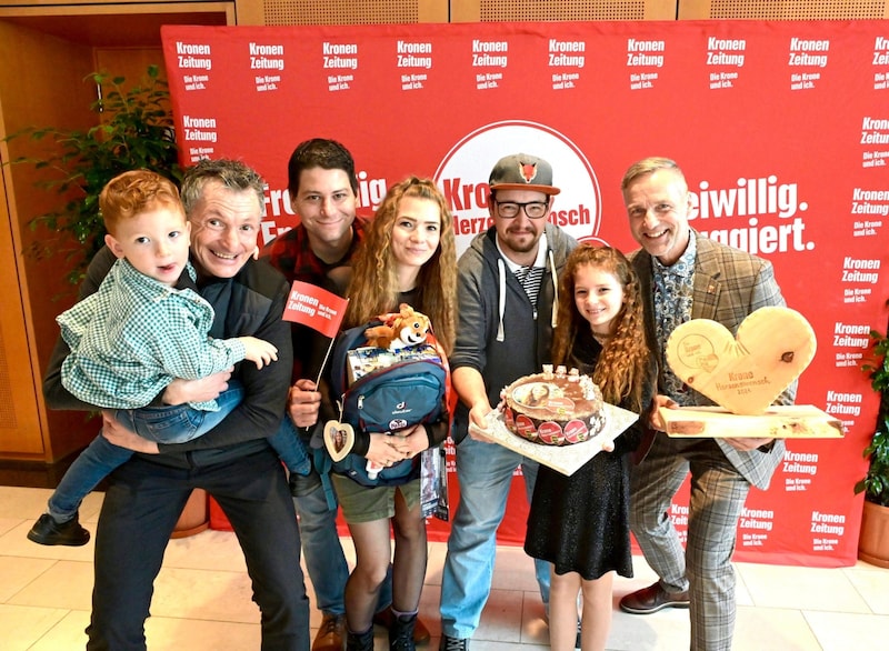 Mia (9), our youngest Herzensmensch, not only received the award, but also a birthday cake. (Bild: Evelyn Hronek)