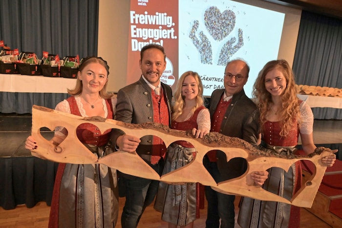 Das „Krone“-Team – übrigens gekleidet in Tracht von der Alpe Adria Manufaktur Strohmaier – ...