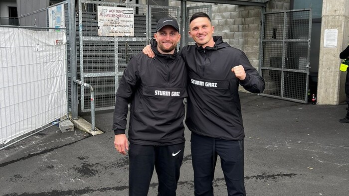 Jakob Jantscher und Tobias Schützenauer geben sich das Spiel in der Kurve