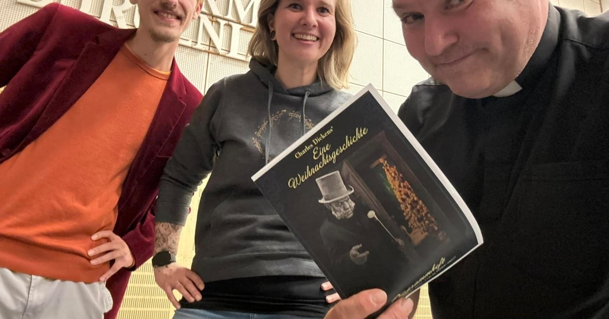 Christmas story Alexander Wessely transforms himself into “Scrooge