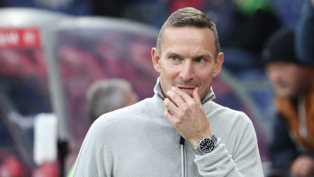 Trainer Pep Lijnders muss bei der Aufstellung kreativ werden. (Bild: GEPA)