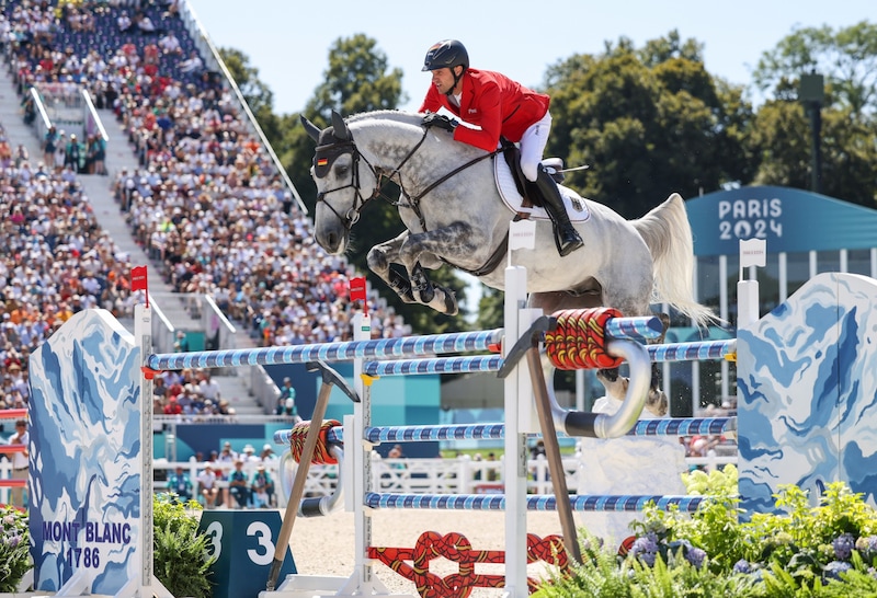 Christian Kukuk holte bei den Olympischen Spielen in Paris auf „Checker“ Gold im Springreiten. Beim finalen Springen der Global Champions Tour in Rabat reitet der Deutsche aber auf „Just be Gentle“. (Bild: GEPA pictures)