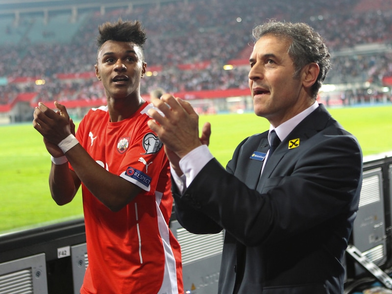 Valentino Lazaro with the then ÖFB team manager Marcel Koller (Bild: GEPA)