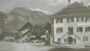 Der Gasthof „Sonne“ in Nassereith Anfang des 20. Jahrhunderts. In den 1970er-Jahren gab es am Fuße des Fernpasses in der „besten Zeit“ zwölf Gastbetriebe. (Bild: Archiv Tiefenbrunner)